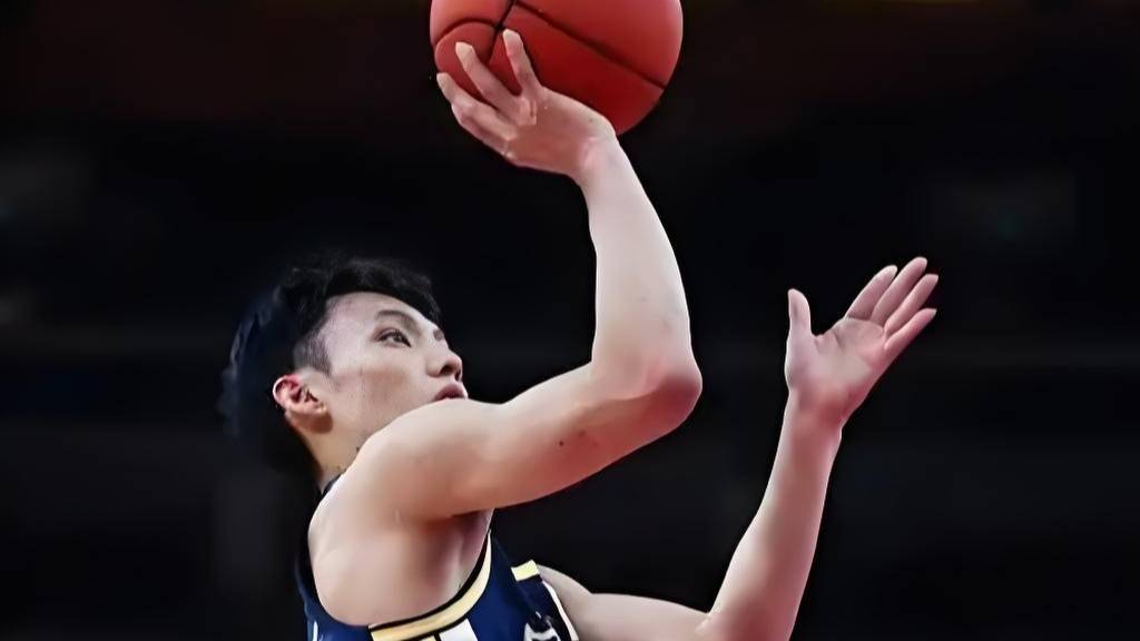 CBA常规赛赛程吃紧，武汉三镇关键时刻主帅复盘，话题不断，更衣室氛围转暖的简单介绍