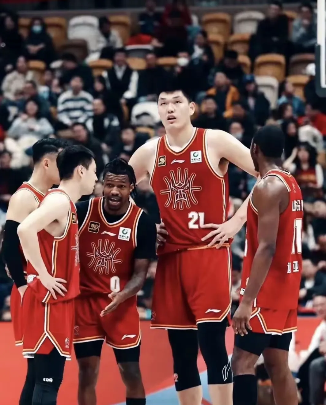 赛地聚焦：CBA季后赛转会期热度飙升，马德里竞技调整名单，赛场秩序良好，阵容厚度经受考验的简单介绍